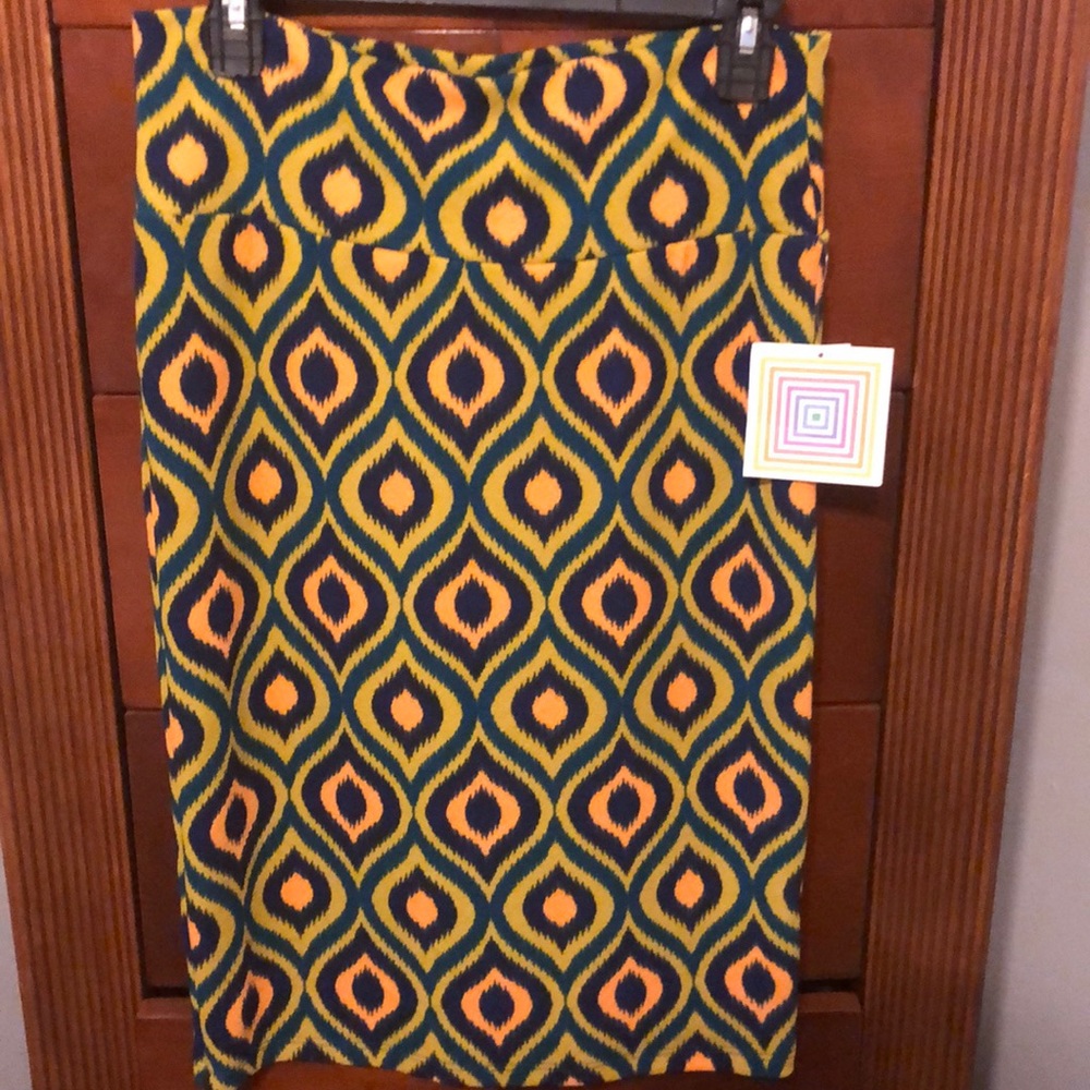 Beautiful printed LulaRoe pencil skirt!!!💛
